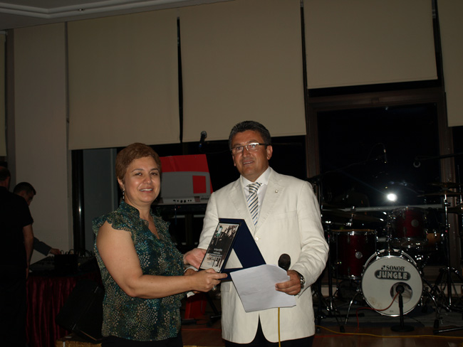 13 MAYIS ULUSAL PEYZAJ MİMARLIĞI GÜNÜ DOLAYISI İLE DÜZENLEDİĞİMİZ GALA YEMEĞİ VE PLAKET TÖRENİ‘NDE ÜYELERİMİZLE HEP BİRLİKTEYDİK.