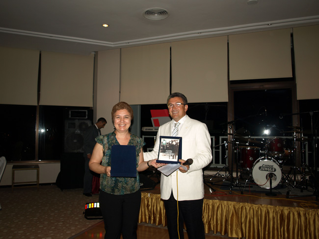 13 MAYIS ULUSAL PEYZAJ MİMARLIĞI GÜNÜ DOLAYISI İLE DÜZENLEDİĞİMİZ GALA YEMEĞİ VE PLAKET TÖRENİ‘NDE ÜYELERİMİZLE HEP BİRLİKTEYDİK.