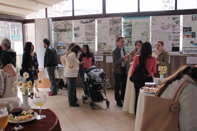 13 MAYIS 2012 KUTLAMALARINDA  ÖDÜL DAĞITIMI TÖRENİNDE ÜYELERİMİZLE  BİRLİKTE  İDİK