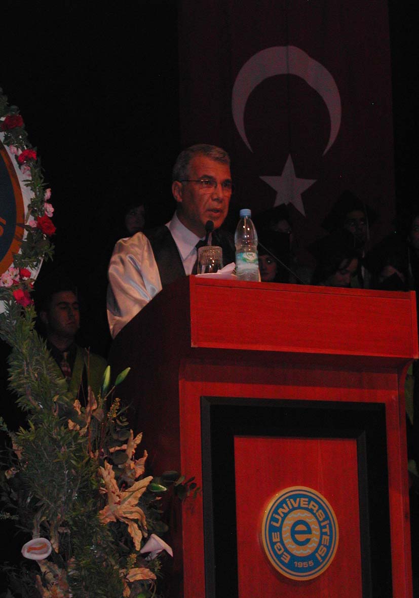 EGE ÜNİVERSİTESİ ZİRAAT FAKÜLTESİ' NDE MEZUNİYET TÖRENİ