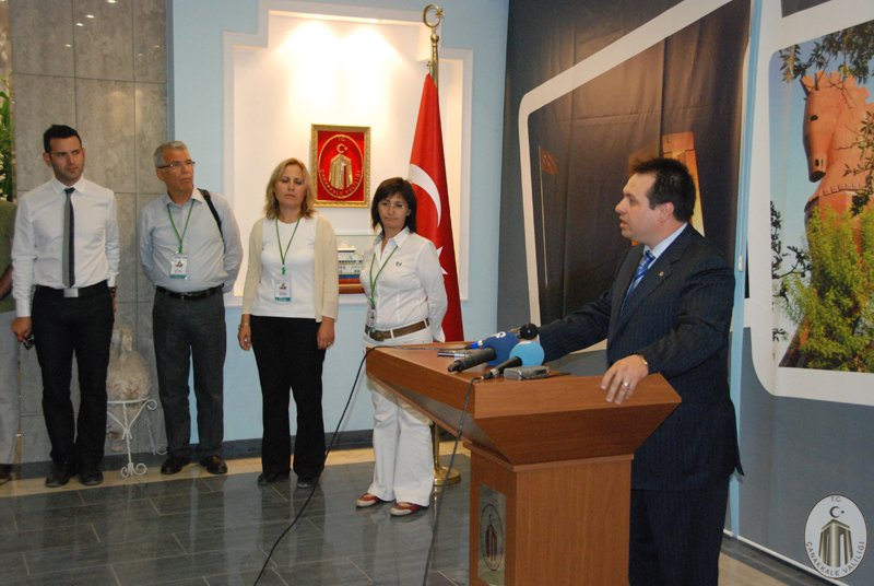 ÇANAKKALE VALİSİ GÜNGÖR AZİM TUNA PMO YAZ OKULU EĞİTMENLERİ VE ÖĞRENCİLELE BULUŞTU.