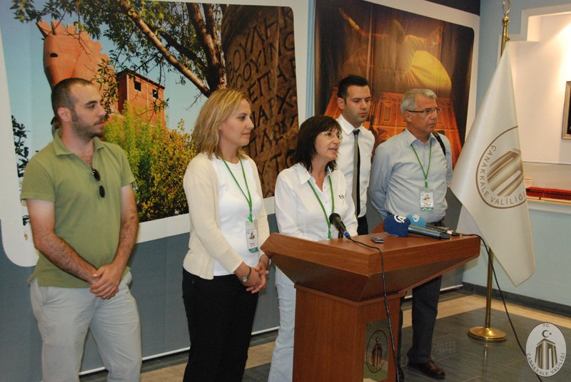 ÇANAKKALE VALİSİ GÜNGÖR AZİM TUNA PMO YAZ OKULU EĞİTMENLERİ VE ÖĞRENCİLELE BULUŞTU.