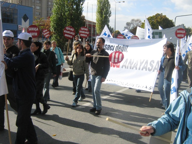 ONBİNLER ANKARA' DA HAYKIRDI "ABD ORTADOĞUDAN DEFOL"