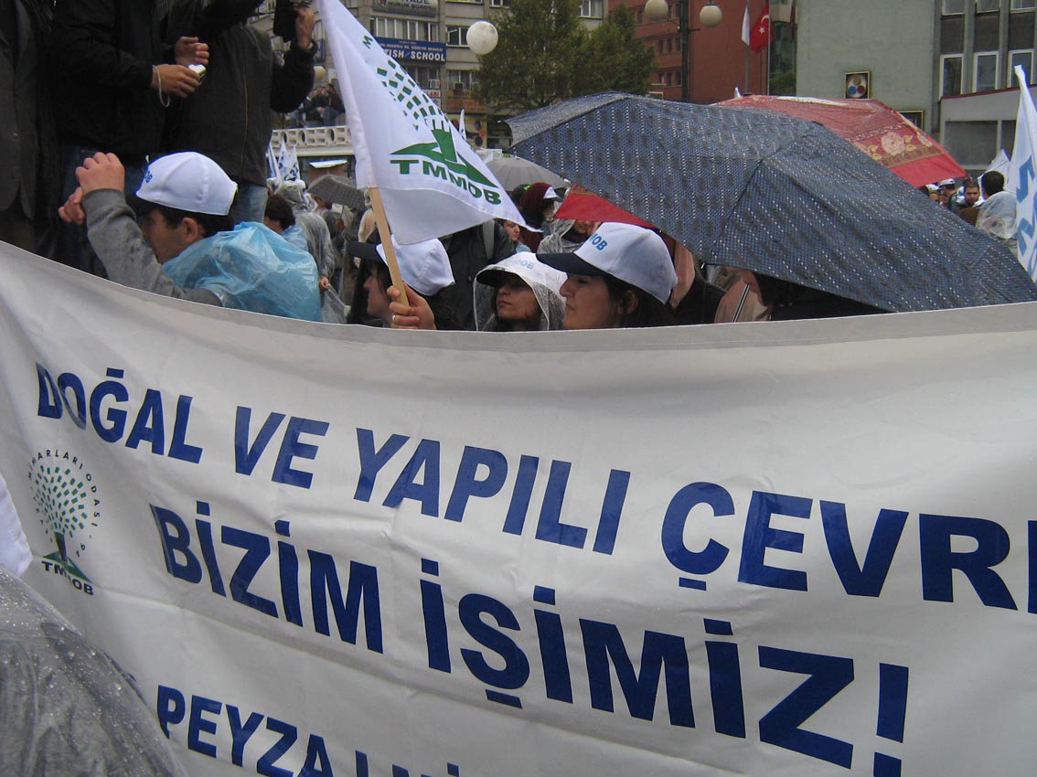 BİNLERCE MÜHENDİS, MİMAR VE ŞEHİR PLANCISI TMMOB MİTİNGİNDE BULUŞTU