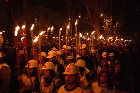 TMMOB MÜCADELE MEŞALESİNİ ANKARA'DAN YAKTI