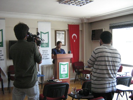 İZMİR ŞUBE TAKSİM GEZİ PARKI BASIN AÇIKLAMASI