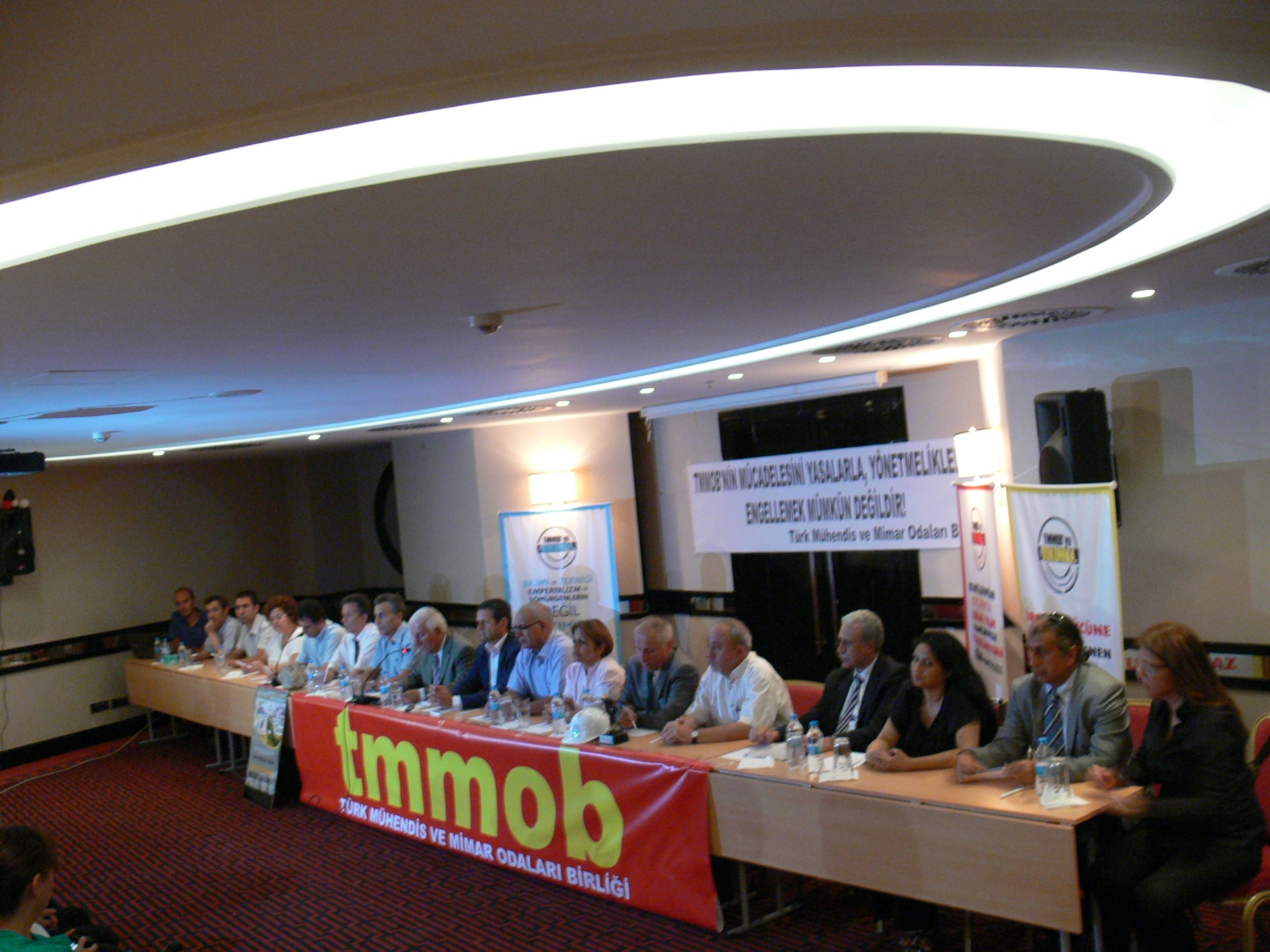 CUMHURBAŞKANI, TMMOB VE ODALARININ ANAYASAL YETKİLERİNİ ORTADAN KALDIRAN DÜZENLEMEYİ ONAYLAMAMALIDIR!