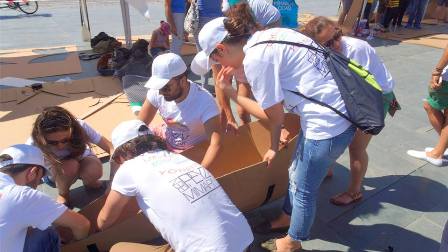 KARTONDAN TEKNELER YARIŞTI...