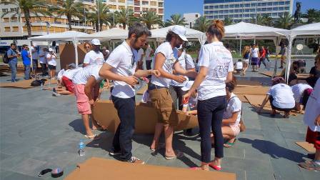 KARTONDAN TEKNELER YARIŞTI...