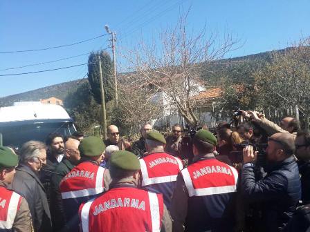 19.03.2015 TARİHİNDE KAMUOYUNDA URLA VİLLALARI OLARAK BİLİNEN URLA ZEYTİNELİ KÖYÜ HACILAR KOYUNDAKİ KAÇAK VİLLALARA İLİŞKİN DAVANIN BİLİRKİŞİ İNCELEMESİ YAPILMIŞTIR...