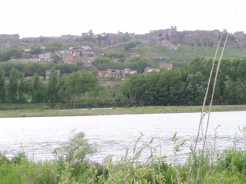 "DİCLE DİYARBAKIR' LA BARIŞIYOR..."