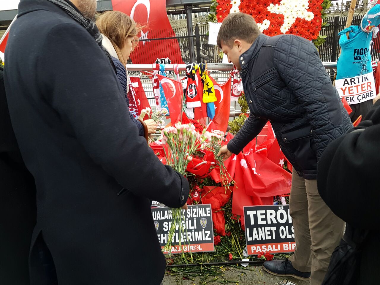 TERÖRÜ LANETLİYORUZ!