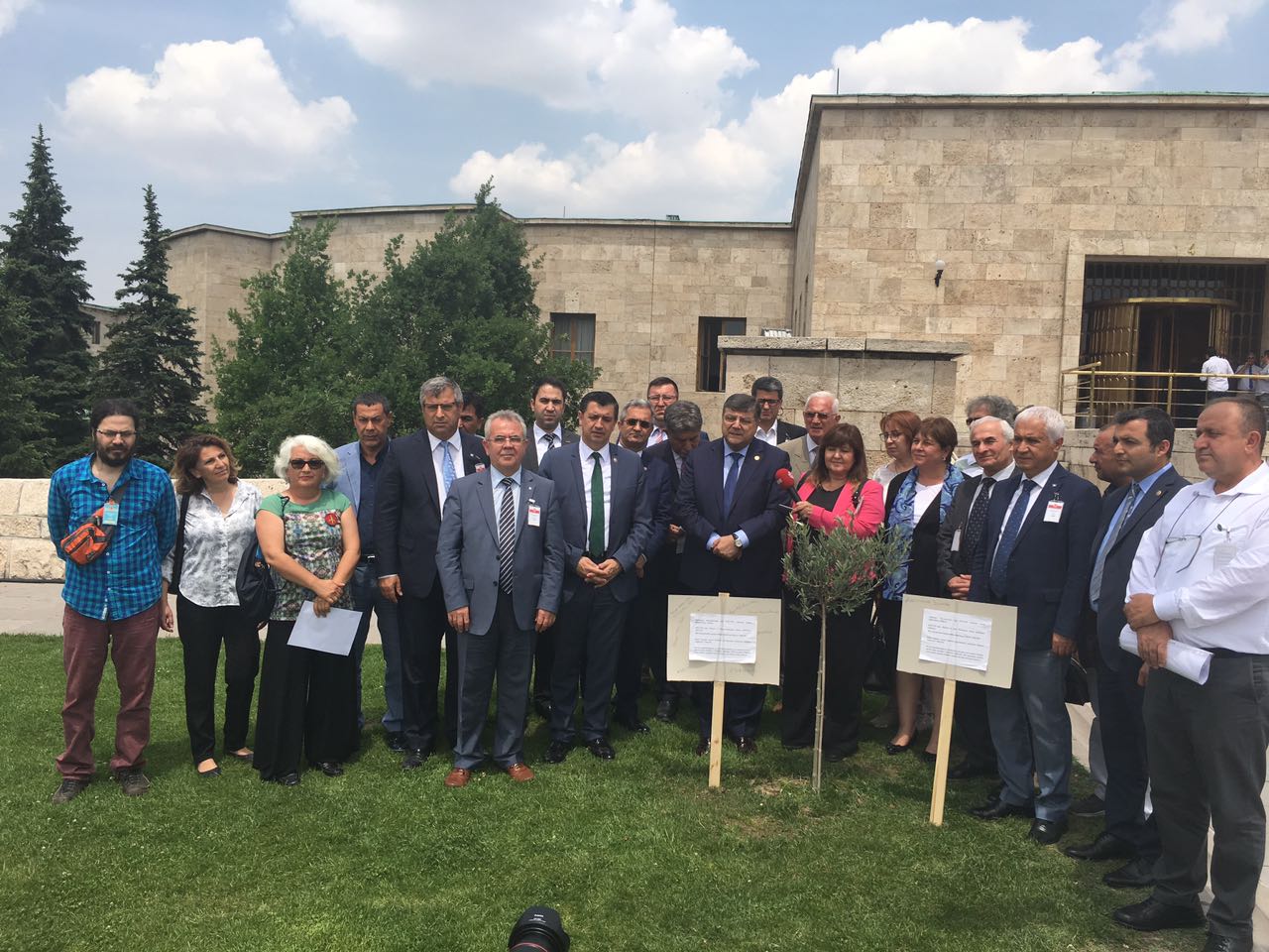 MECLİS`TE ZEYTİNLİKLER, KIYILAR VE MERALAR YASASIYLA İLGİLİ ORTAK BASIN AÇIKLAMASI YAPILDI