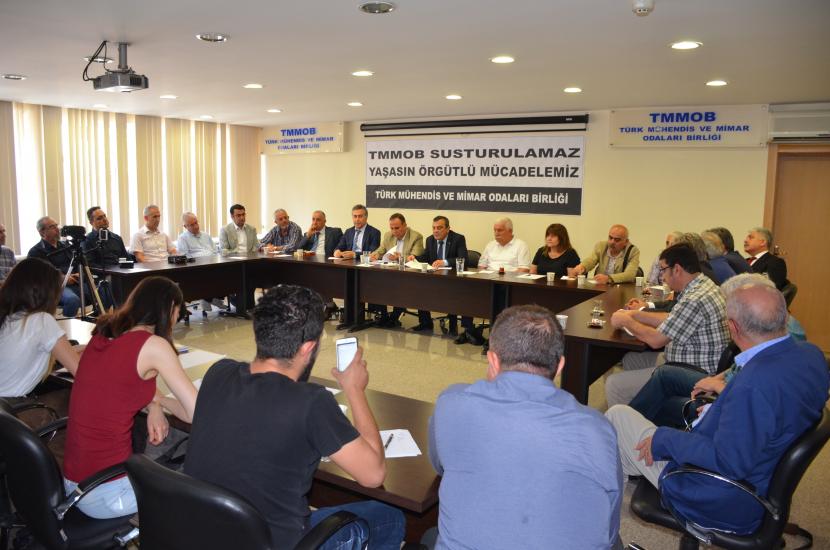 TMMOB SUSTURULAMAZ; YAŞASIN ÖRGÜTLÜ MÜCADELEMİZ