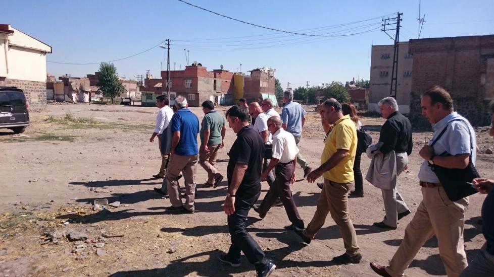 TMMOB HEYETİ DİYARBAKIR SUR`DA TEKNİK İNCELEMEDE BULUNDU