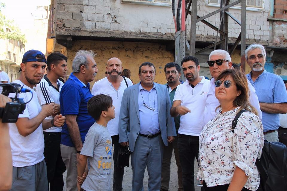 TMMOB HEYETİ DİYARBAKIR SUR`DA TEKNİK İNCELEMEDE BULUNDU
