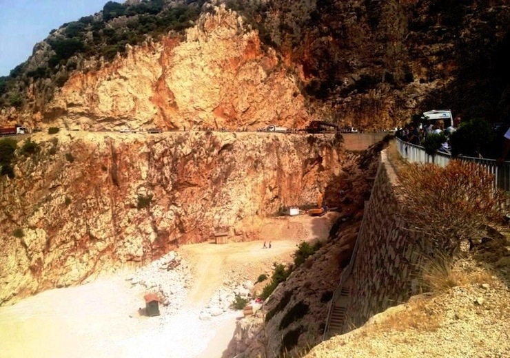 KAŞ’I ‘DELİK DEŞİK EDECEK’ OTOBANA YARGI FRENİ: GERİ DÖNÜLEMEZ TAHRİBATLARA YOL AÇAR 12.03.2018 / DİKEN