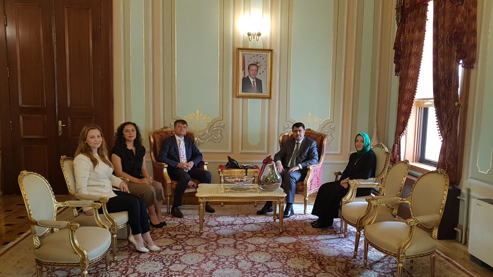 T.C. İSTANBUL VALİSİ SN. VASİP ŞAHİN İLE 28 HAZİRAN 2018 TARİHİNDE MAKAMINDA ZİYARET EDİLDİ. 