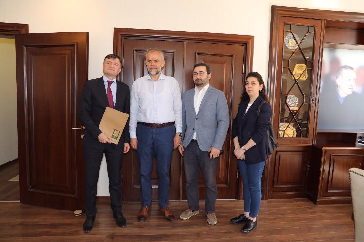 T.C. ÇEKMEKÖY BELEDİYE BAŞKANI SN. AHMET POYRAZ 30.04.2019 TARİHİNDE MAKAMINDA ZİYARET EDİLDİ