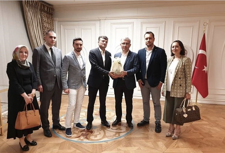 T.C. ÜSKÜDAR BELEDİYE BAŞKANI SN. HİLMİ TÜRKMEN 04.05.2019 TARİHİNDE MAKAMINDA ZİYARET EDİLDİ