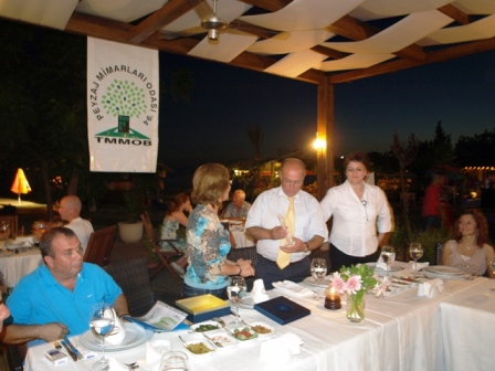 YÖNETİM KURULUMUZDAN ALANYA BELEDİYE BAŞKANI VE BELEDİYE MECLİSİNE TEŞEKKÜR PLAKETİ …..