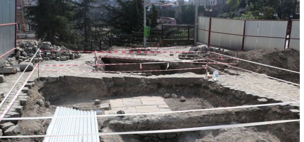 TRABZON` UN GÖBEKLİ TEPESİ HADRİANUS LİMANI KAZISI