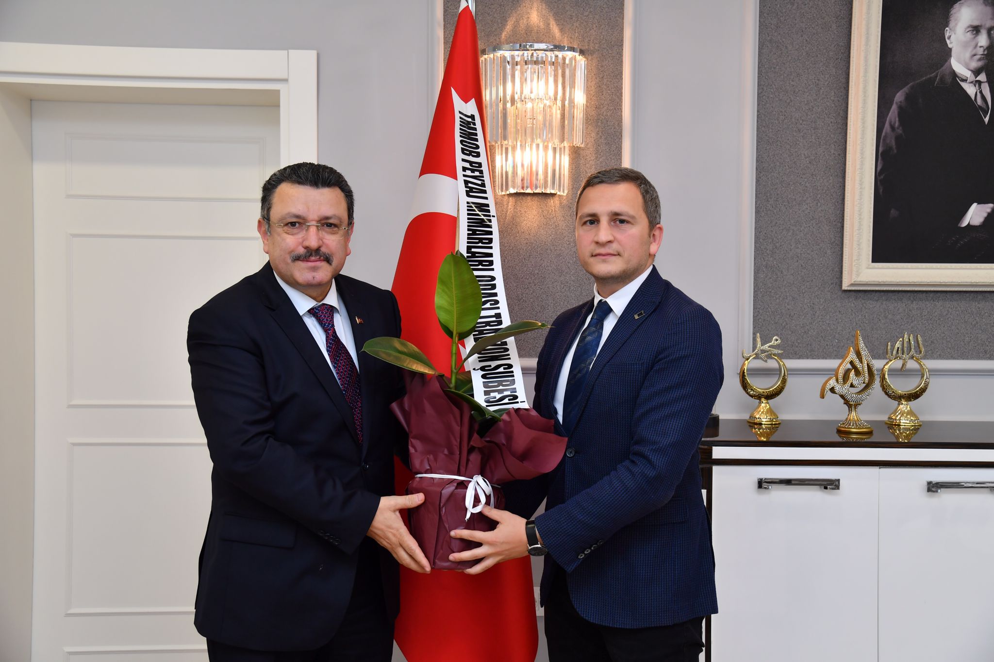 T.C. TRABZON ORTAHİSAR BELEDİYE BAŞKANI SN. AHMET METİN GENÇ MAKAMINDA ZİYARET EDİLDİ.