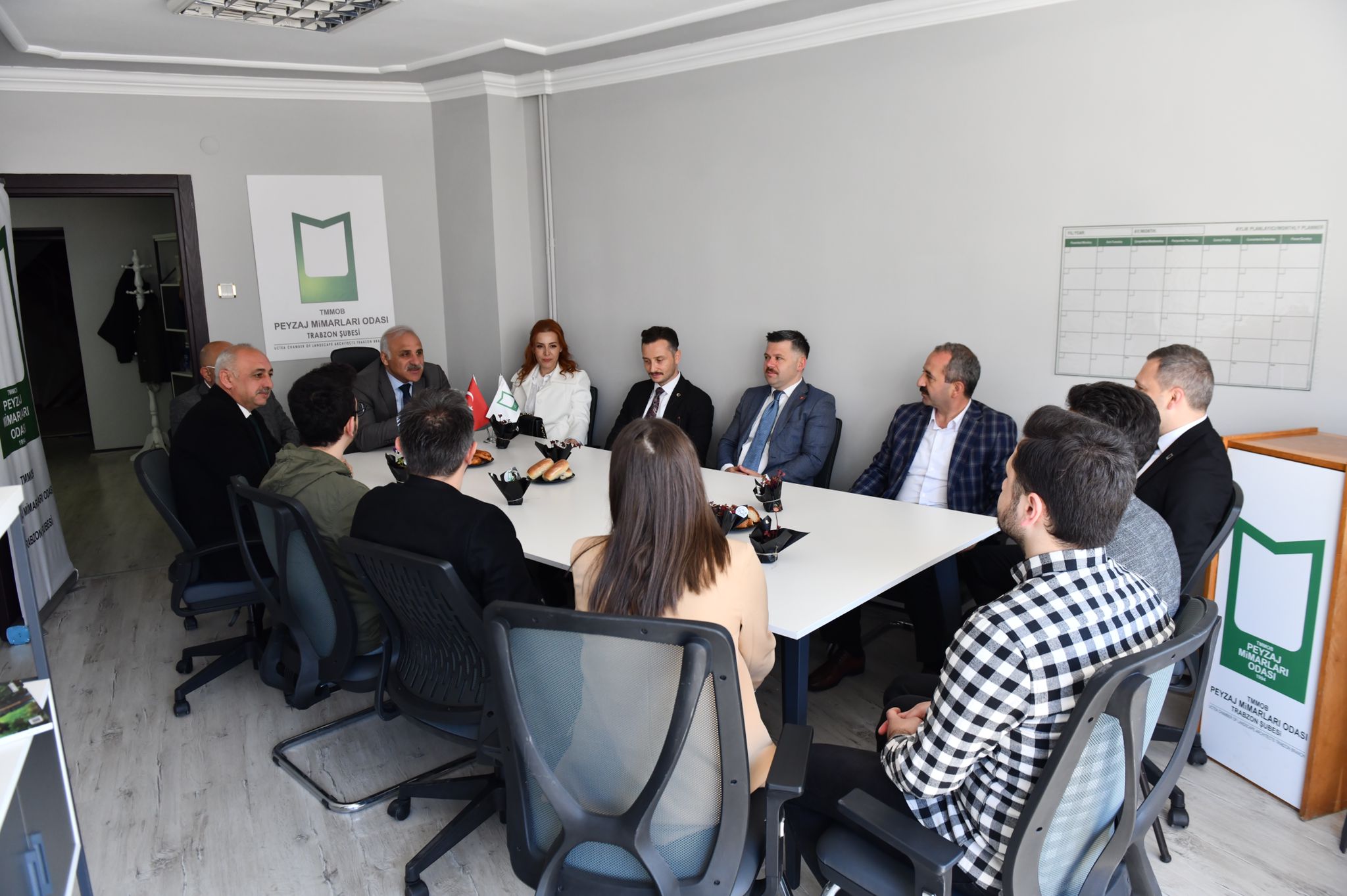 TRABZON BÜYÜKŞEHİR BELEDİYESİ YETKİLİLERİNCE ŞUBEMİZE 13 MAYIS ULUSAL PEYZAJ MİMARLIĞI GÜNÜ KUTLAMA ZİYARETİ GERÇEKLEŞTİRİLDİ.

