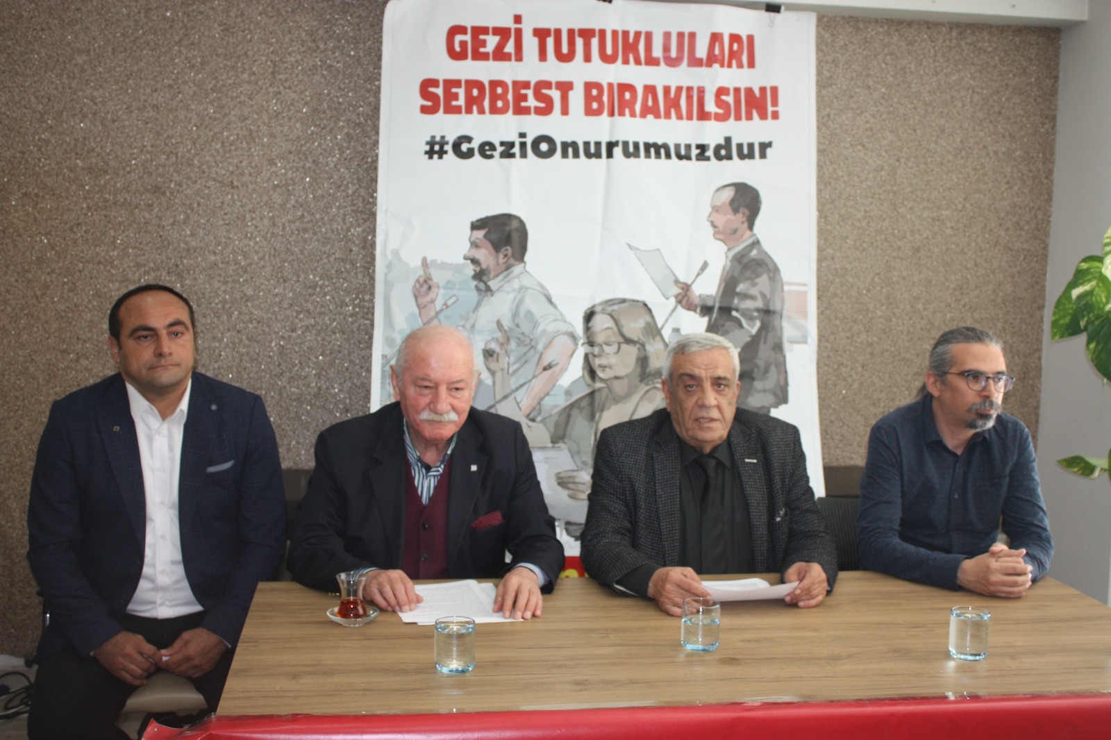 TMMOB ADANA İKK: HUKUKSUZLUĞUN YILDÖNÜMÜNDE GEZİ DİRENİŞİ'NE VE GEZİ DAVASI HÜKÜMLÜSÜ ARKADAŞLARIMIZA SAHİP ÇIKMAYA DEVAM EDİYORUZ!