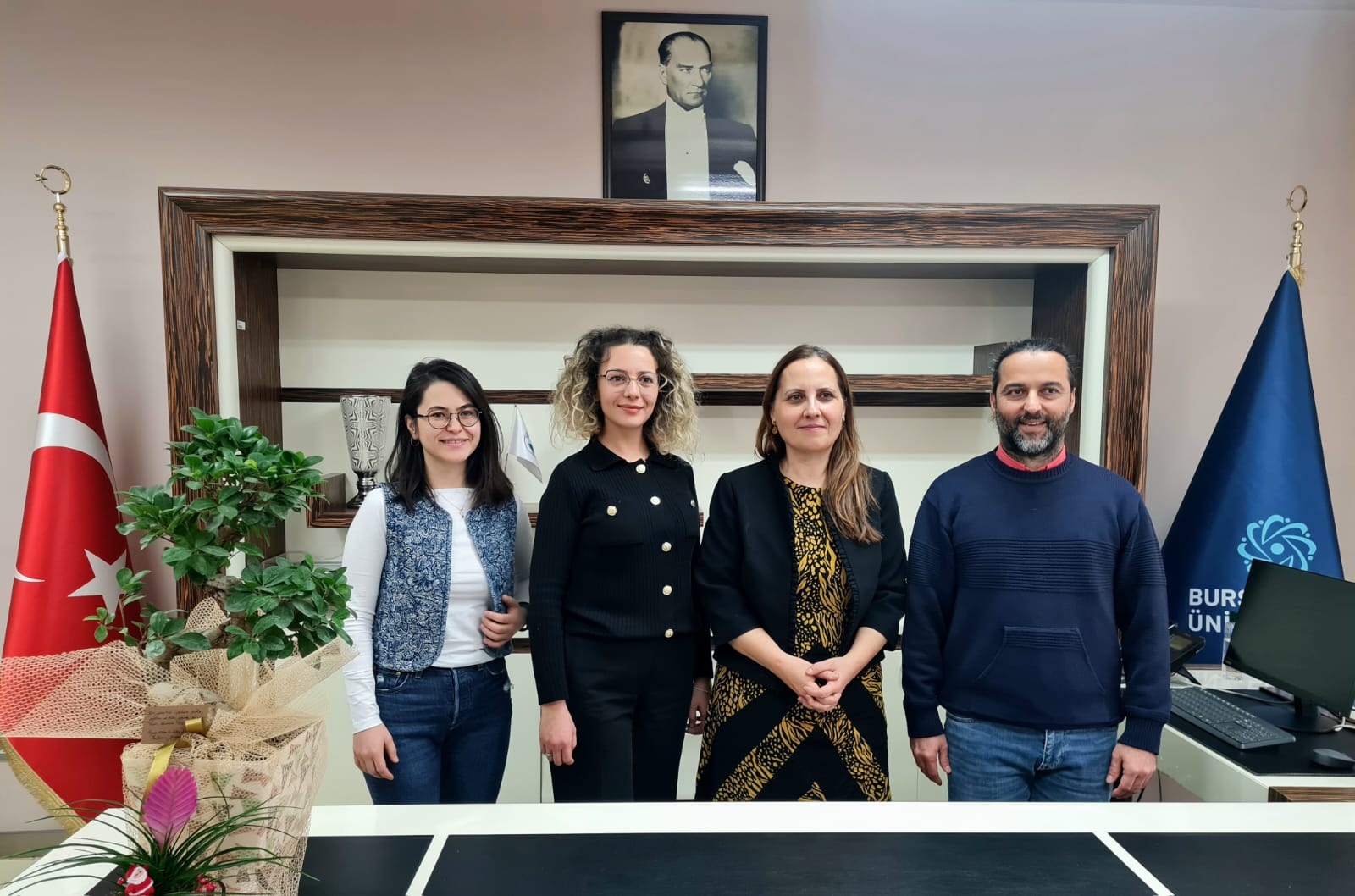 ZİYARET | BURSA TEKNİK ÜNİVERSİTESİ MİMARLIK VE TASARIM FAKÜLTESİ DEKANI PEYZAJ MİMARLIĞI BÖLÜM BAŞKANI SN. PROF. DR. GÜL SAYAN ATANUR'U MAKAMINDA ZİYARET ETTİK.