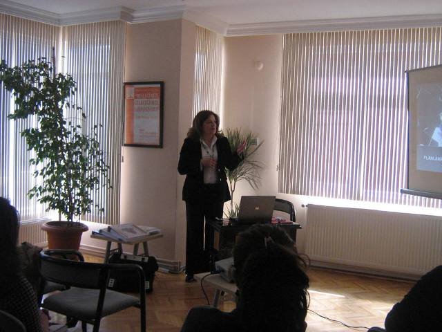 MEKâNSAL PLANLAMA KAVRAMININ VE TÜRKİYE‘DE FİZİKSEL PLANLAMA HİYERARŞİSİNİN İRDELENMESİ MESLEKİÇİ EĞİTİMİ YAPILDI