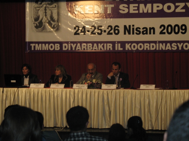 DİYARBAKIR KENT SEMPOZYUMUNDA BİLDİRİ SUNDUK.