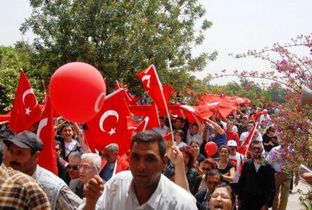 ÇUKUROVA ÜNİVERSİTESİNDE "CUMHURİYET YÜRÜYÜŞÜ"