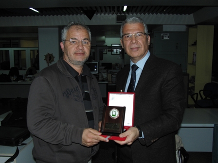 İZMİR KENTİ GELİŞİMİNE VE SORUNLARINA SAHİP ÇIKAN GAZETECİLER ŞUBEMİZDEN PLAKETLERİNİ ALDI