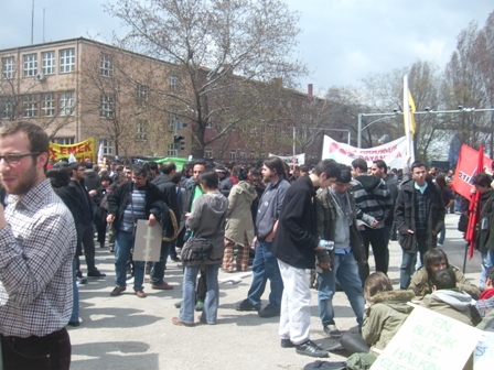 SUYUN TİCARİLEŞMESİNE HAYIR DİYENLER MEYDANLARI DOLDURDU