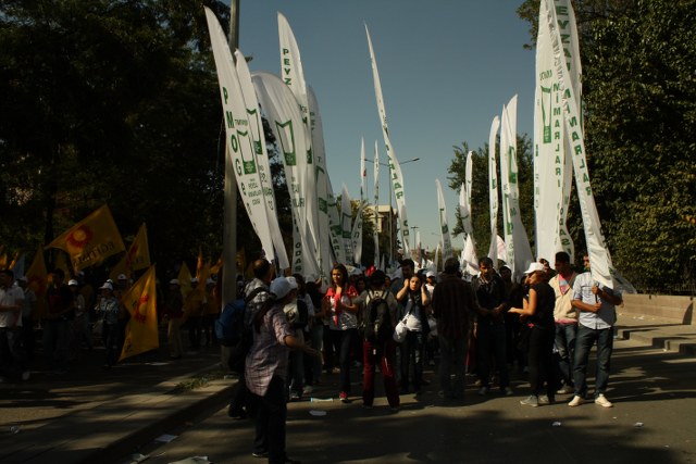 "HAKLARIMIZ, GELECEĞİMİZ, HALKIMIZ, ÜLKEMİZ"
İÇİN 8 EKİM`DE ONBİNLER ANKARA`DA ALANDA BULUŞTU.