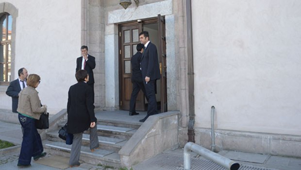 AOÇ KARARINI VALİLİĞE ELDEN TESLİM ETTİLER - HÜRRİYET ANKARA / 24 MART 2014